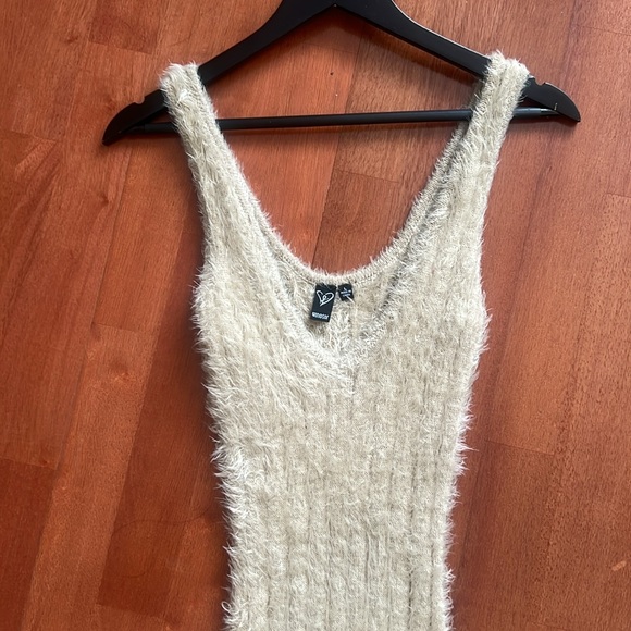 WINDSOR FURRY DRESS - Picture 2 of 5